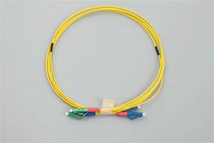 Fiberoptisk patchkabel Lc apc till lc upc Duplex Gul