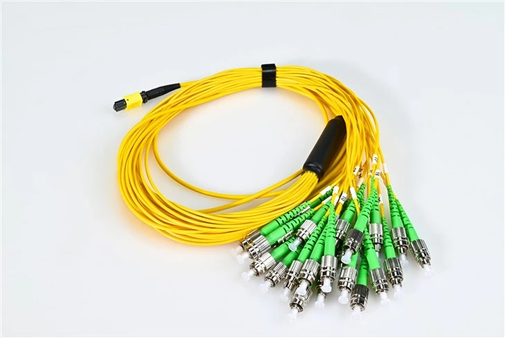 Fiberoptisk patchkabel Mtp till Fc Apc 3,0 mm Gul 24 kärnor