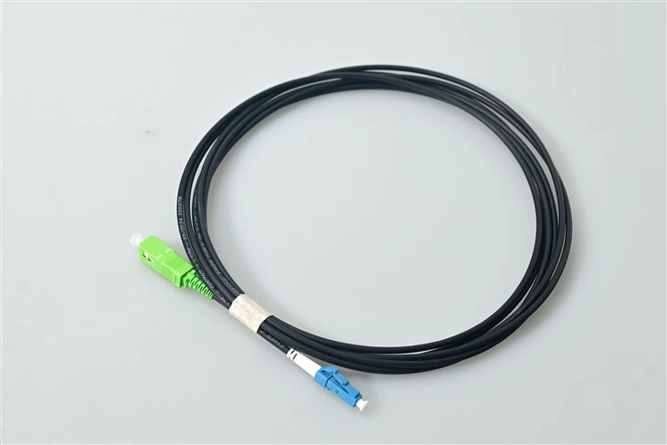 Fiberoptisk patchkabel SC APC TILL LC UPC Simplex Svart