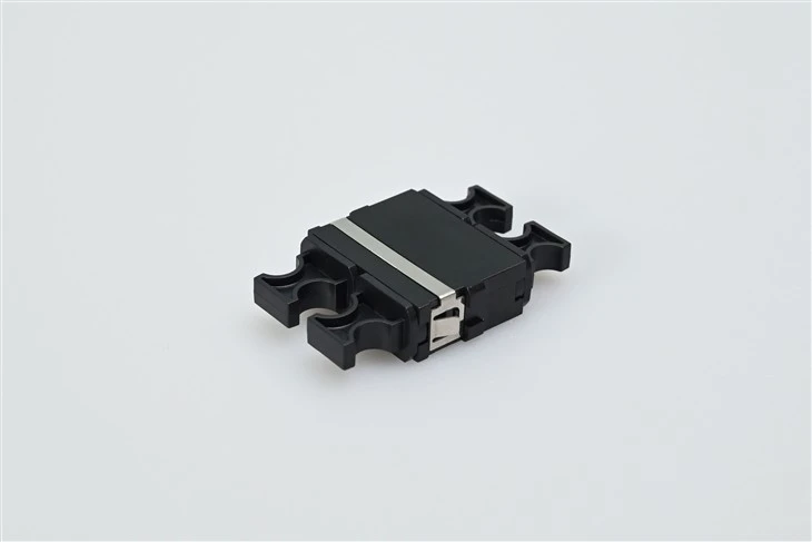 MTP®/MPO-8/12/24 svart fiberoptisk adapter/koppling med fläns, nyckel upp till ner